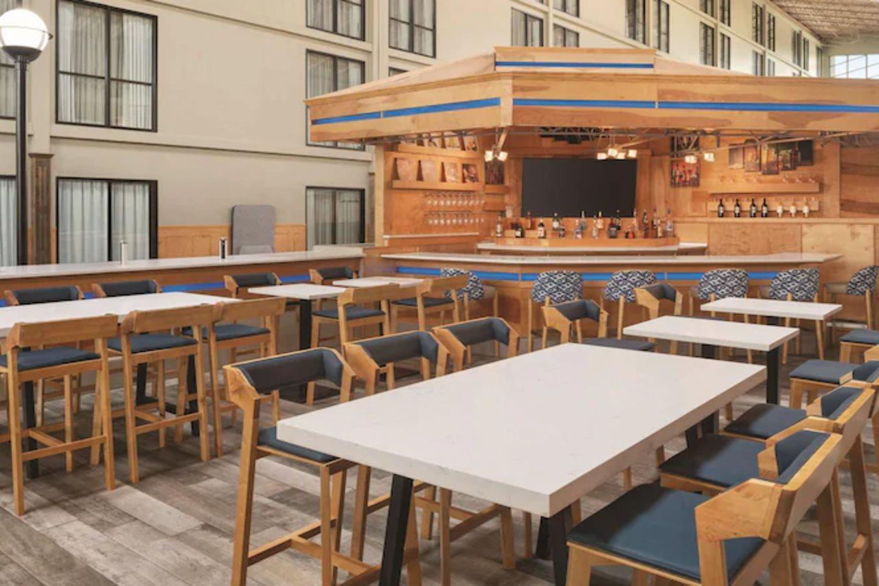 Hotel Wyndham Garden Conference Center Champaign - Urbana Exterior foto