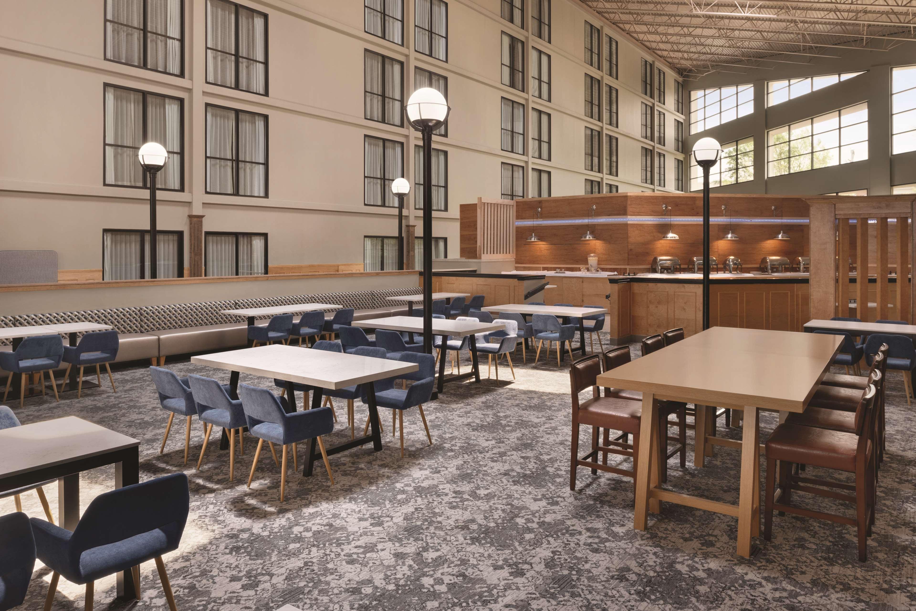 Hotel Wyndham Garden Conference Center Champaign - Urbana Exterior foto