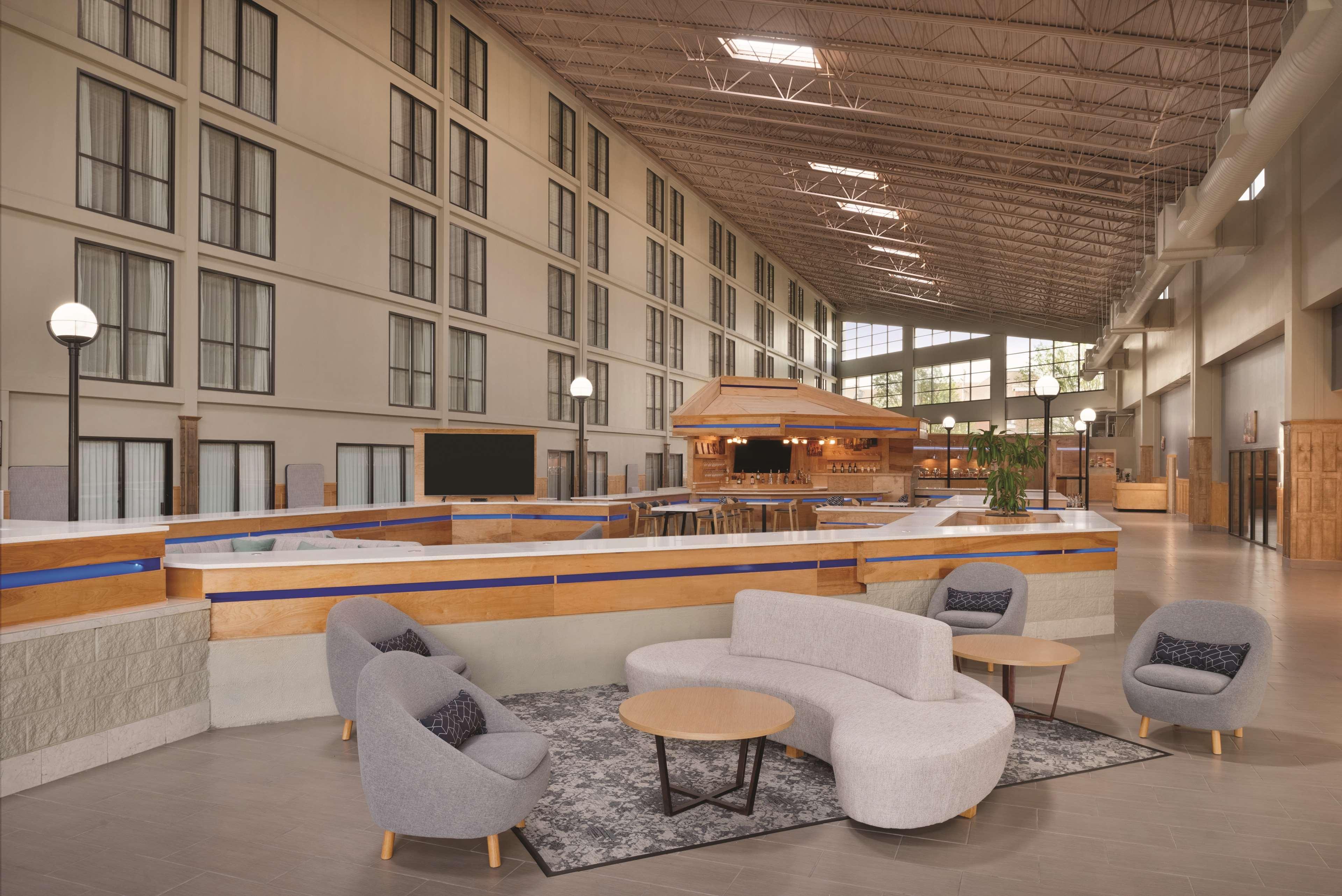 Hotel Wyndham Garden Conference Center Champaign - Urbana Exterior foto