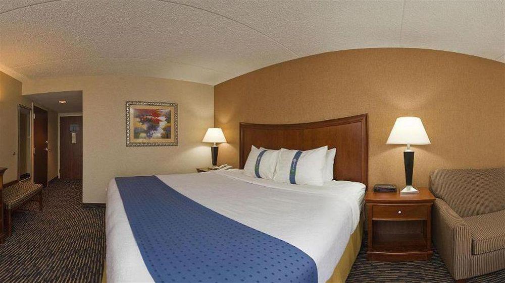 Hotel Wyndham Garden Conference Center Champaign - Urbana Exterior foto