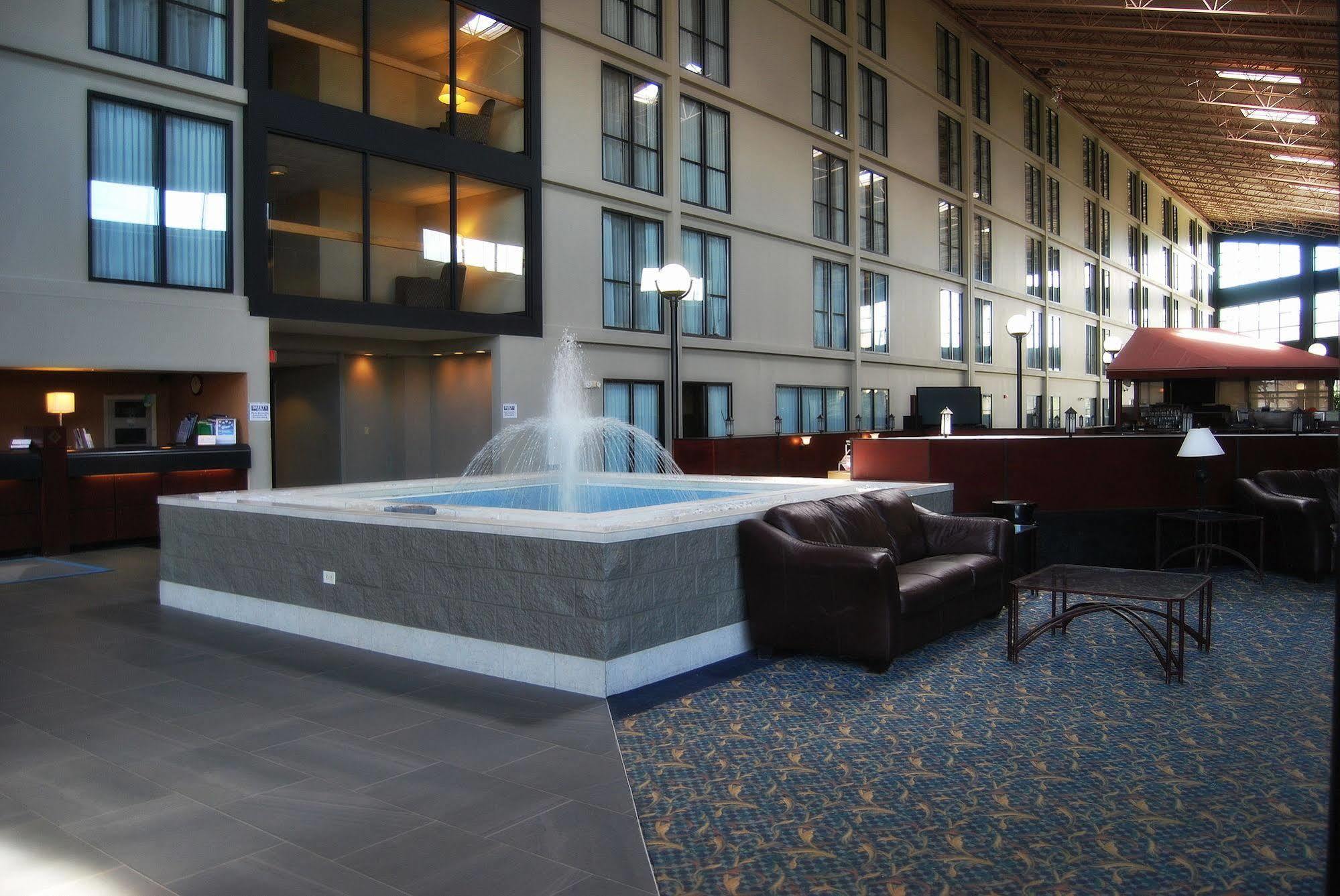 Hotel Wyndham Garden Conference Center Champaign - Urbana Exterior foto
